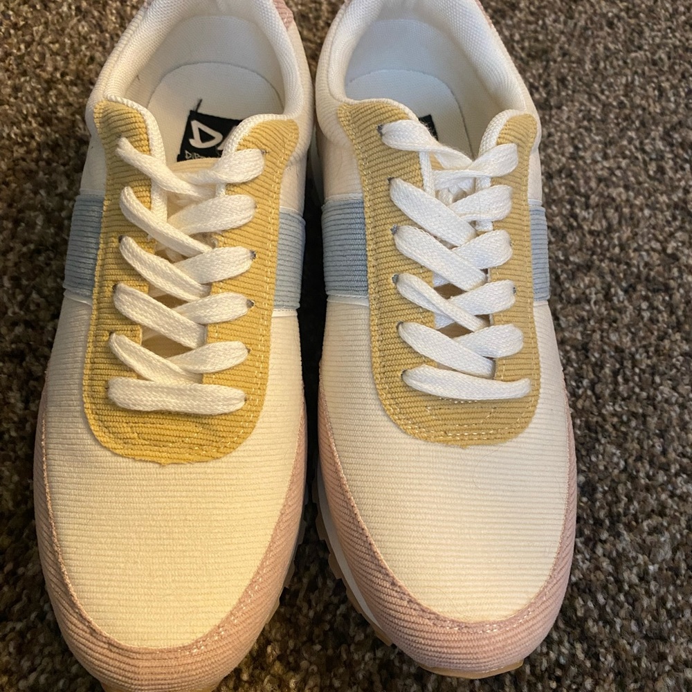 New shoes without box.